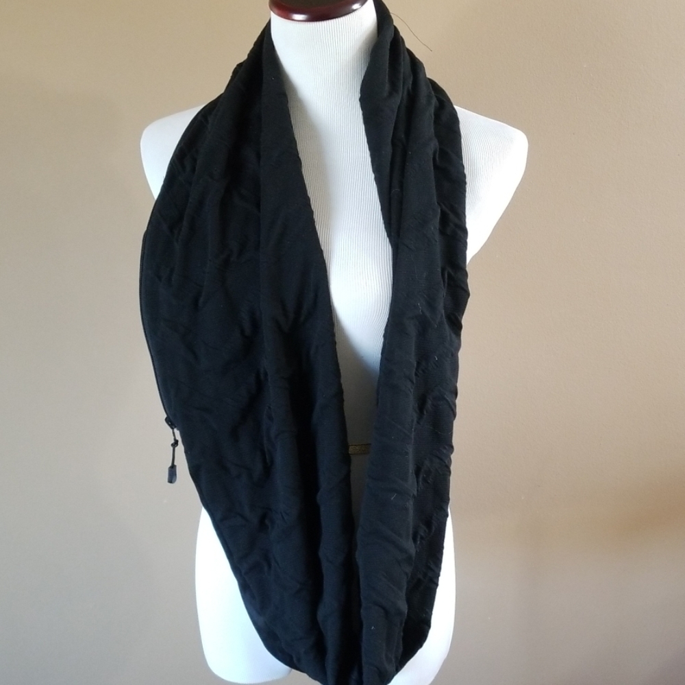 Hidden Pocket Scarf
